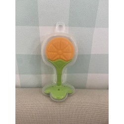 Mordedor naranja con estuche