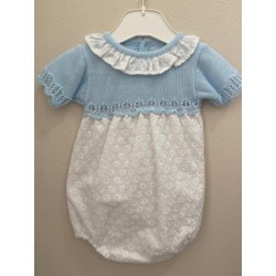 Pelele punto celeste bordado flores