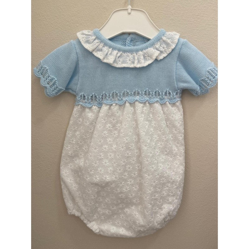 Pelele punto celeste bordado flores