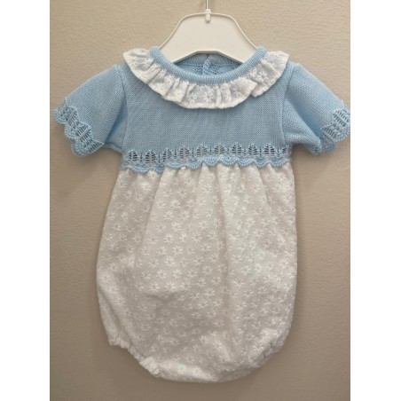 Pelele punto celeste bordado flores