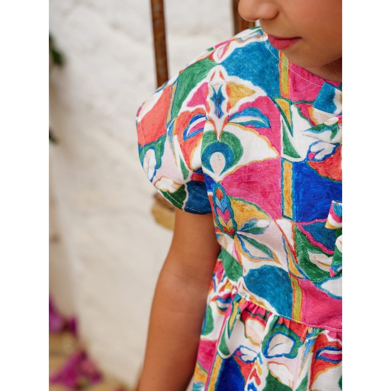 Vestido estampado niña con adornos de lazo en el pecho  Colección primavera-verano 2025 de la marca española José Varón