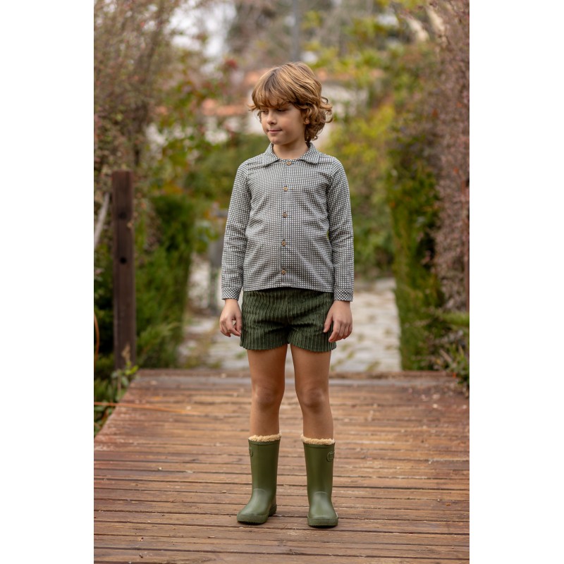 Pantalón corto pana verde mara de la marca española Boetie