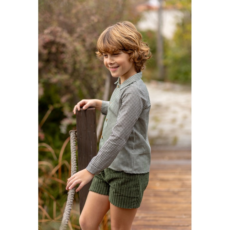 Pantalón corto pana verde mara de la marca española Boetie