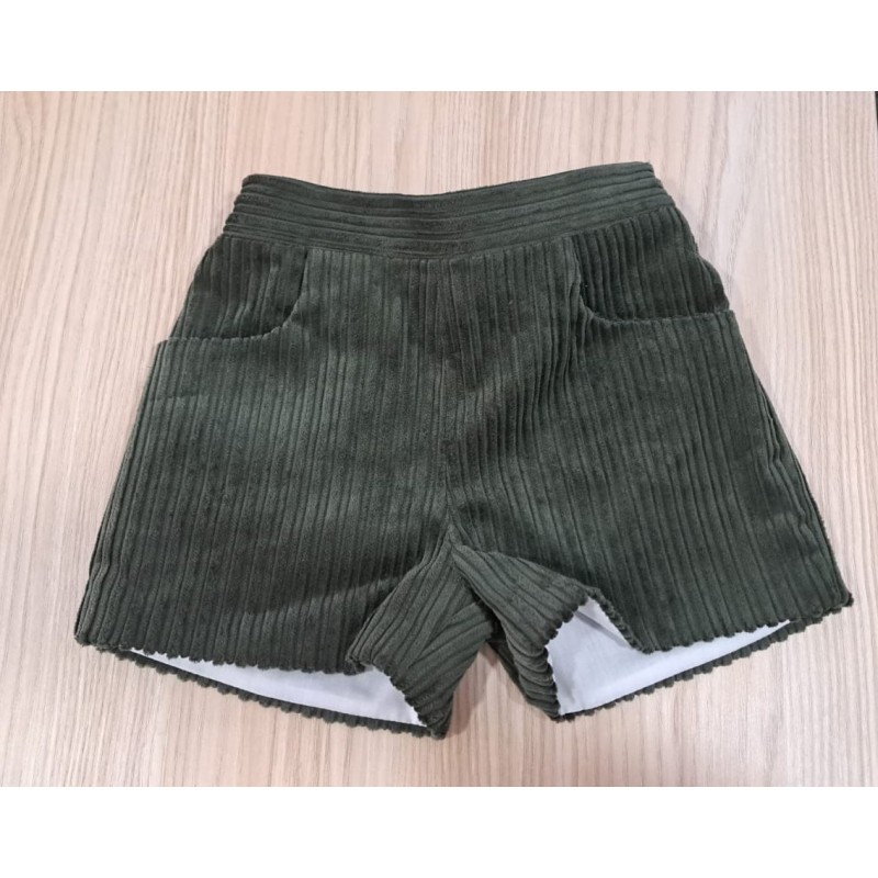 Pantalón corto pana verde mara de la marca española Boetie