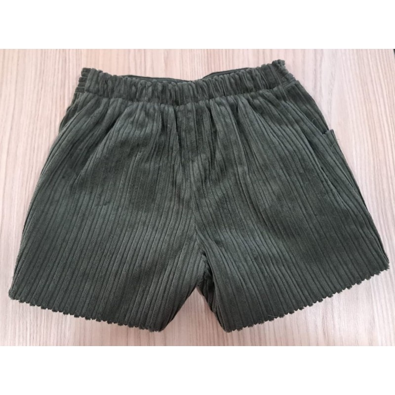 Pantalón corto pana verde mara de la marca española Boetie