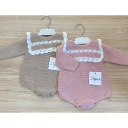 Pelele punto con baberola bordada