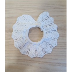 Cuello hilo blanco