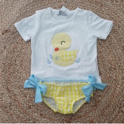 Conjunto camiseta y bañador niña patito amarillo