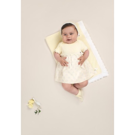 Vestido punto-tela amarillo y blanco con braga a juego amarilla 100 % algodón  Colección primavera-verano 2025 de la marca españ