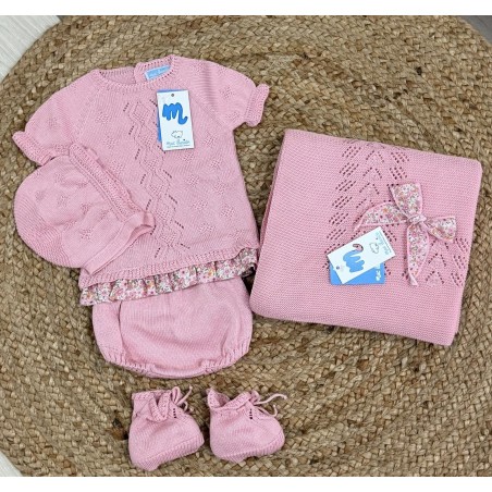 Conjunto cuatro piezas manga corta rosa y flores