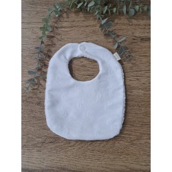 Babero bordado con patos en color blanco