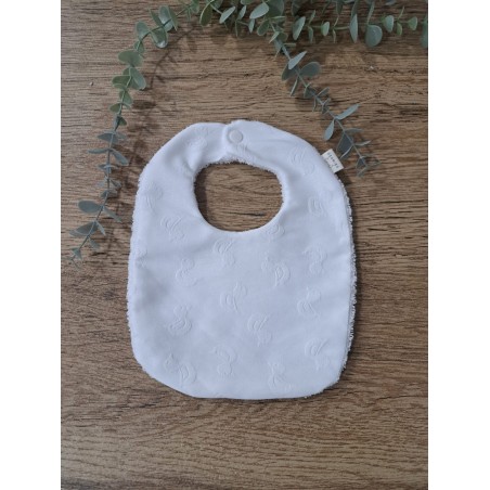 Babero bordado con patos en color blanco