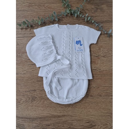 Conjunto de hilo blanco tres piezas. Compuesto por capota, jersey mangas cortas y braguitas
