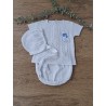 Conjunto de hilo blanco tres piezas. Compuesto por capota, jersey mangas cortas y braguitas