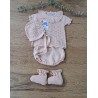 Conjunto de hilo rosa. Compuesto por capota, jersey de mangas cortas, braguita y patucos