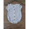 Body bambula con cuello blanco y botones de madera delante