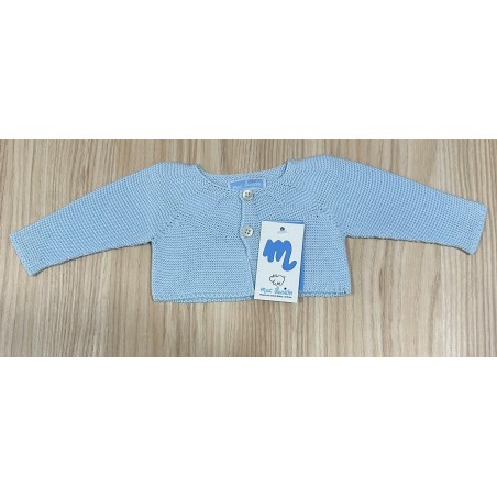 Rebeca corta de hilo